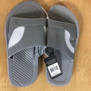 ❤️5/25$❤️Revo Sandals Flats Boys Brand New